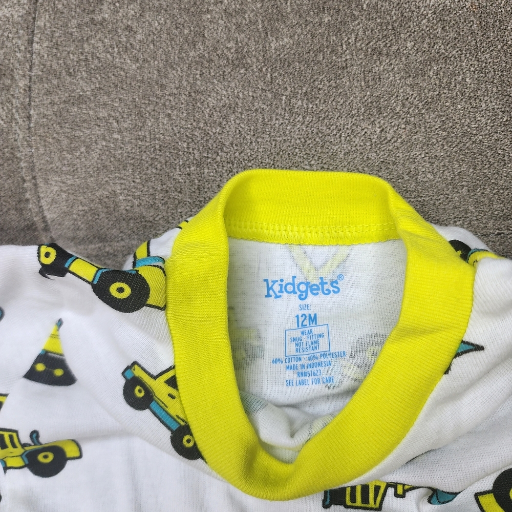 Pajama set - Picture 2 of 3